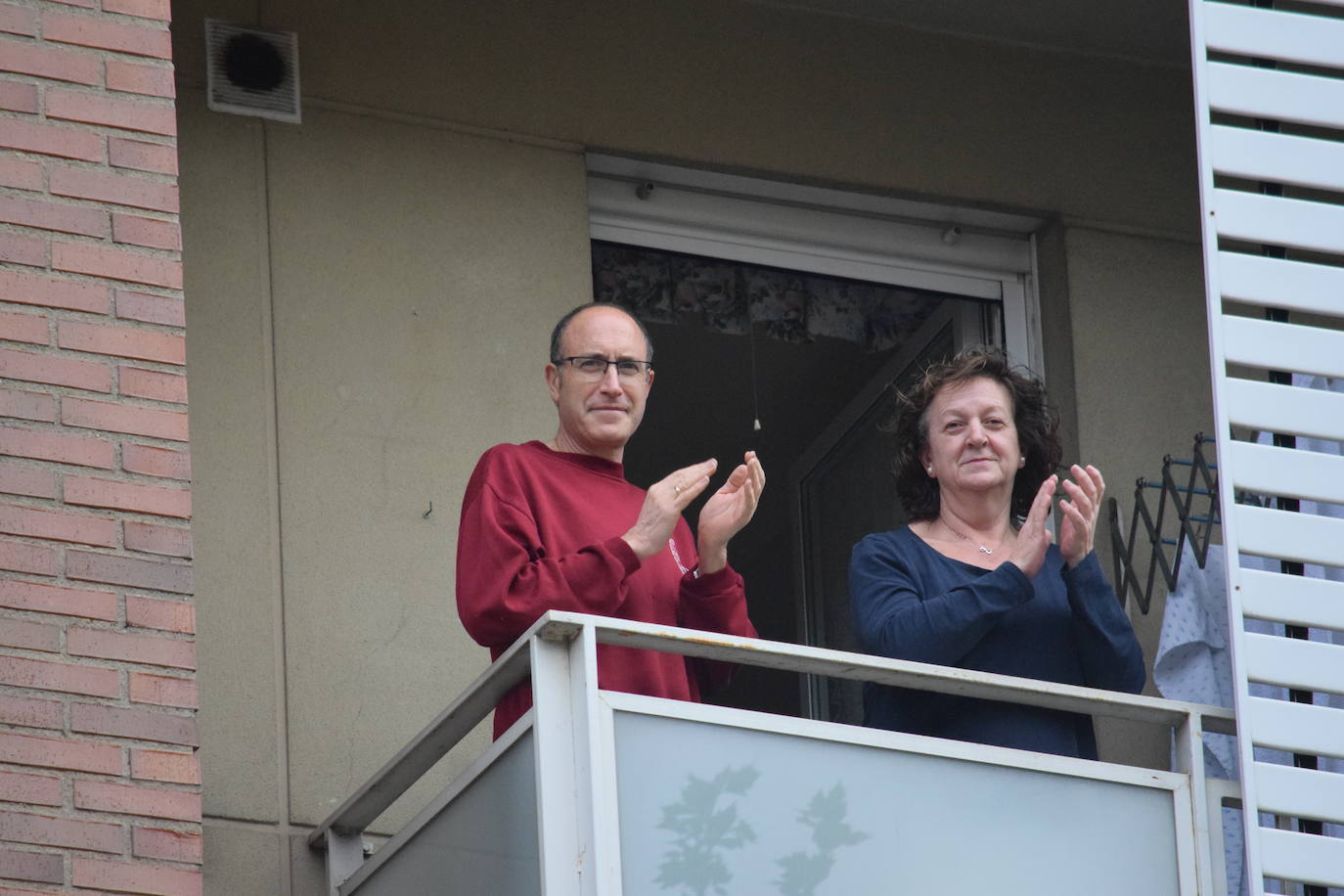 Este sábado 25 de abril, como el primer día, Logroño sigue homenajeando a los sanitarios.