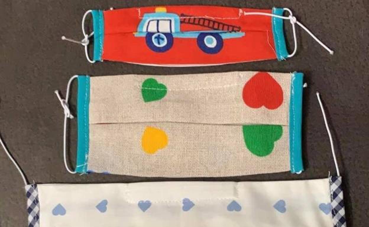 Coronavirus en La Rioja: Madres de Casalarreina fabrican mascarillas para los niños del municipio
