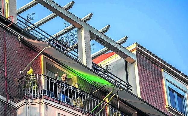 DJ 'Reetzee' dándolo todo desde Duquesa de la Victoria.