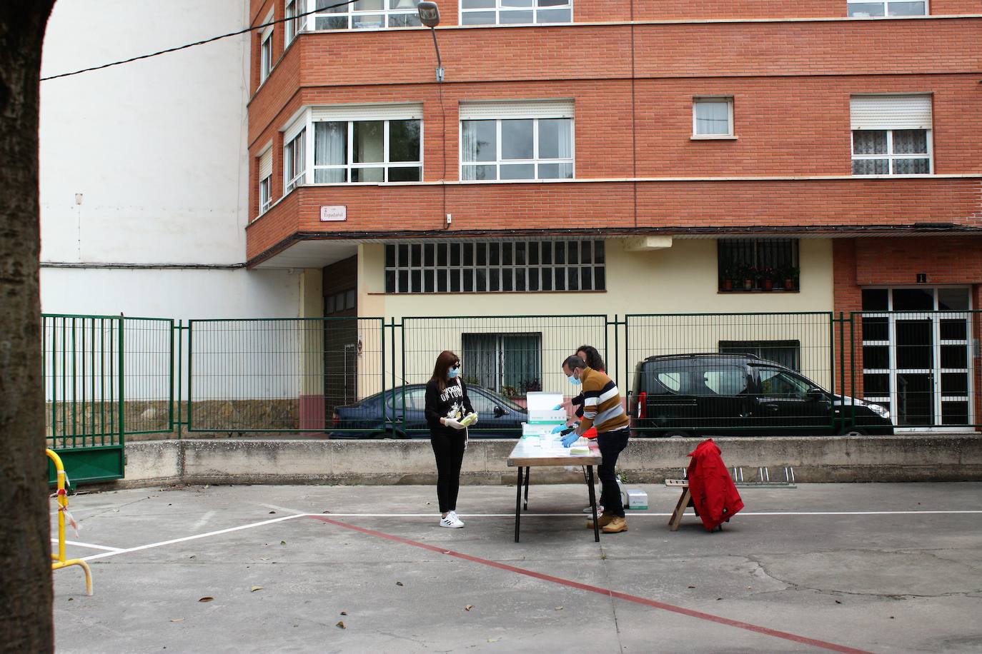 Nájera es uno de los lugares donde este domingo se han comenzado a repartir las pantallas protectoras para los niños.