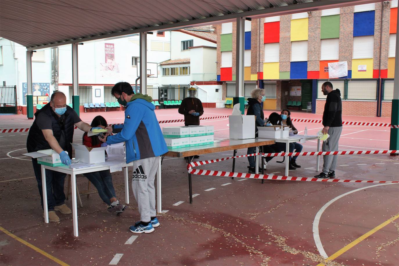 Nájera es uno de los lugares donde este domingo se han comenzado a repartir las pantallas protectoras para los niños.