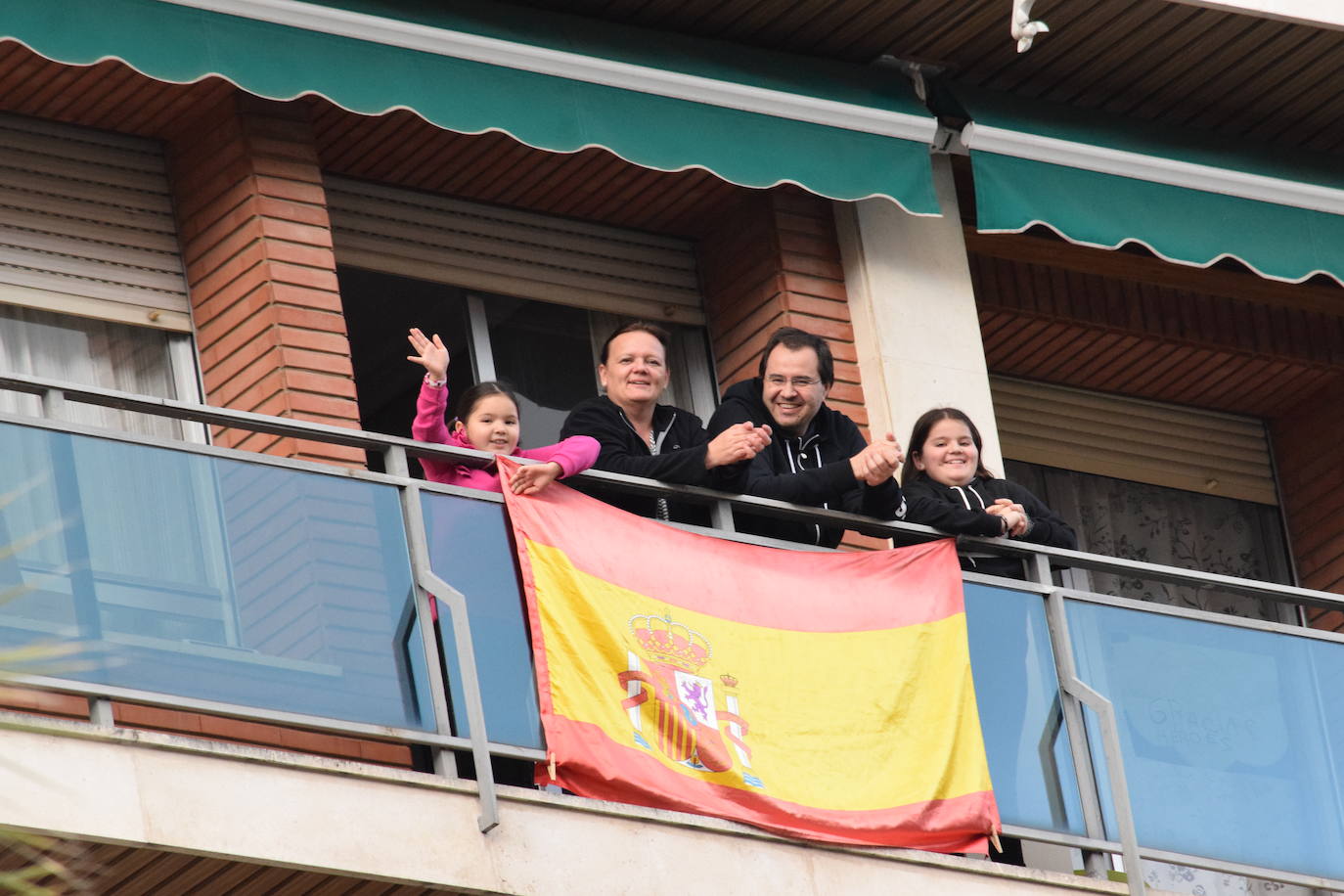 Los ciudadanos siguen mostrando su respeto a quienes están en primera línea de esta lucha contra el coronavirus 