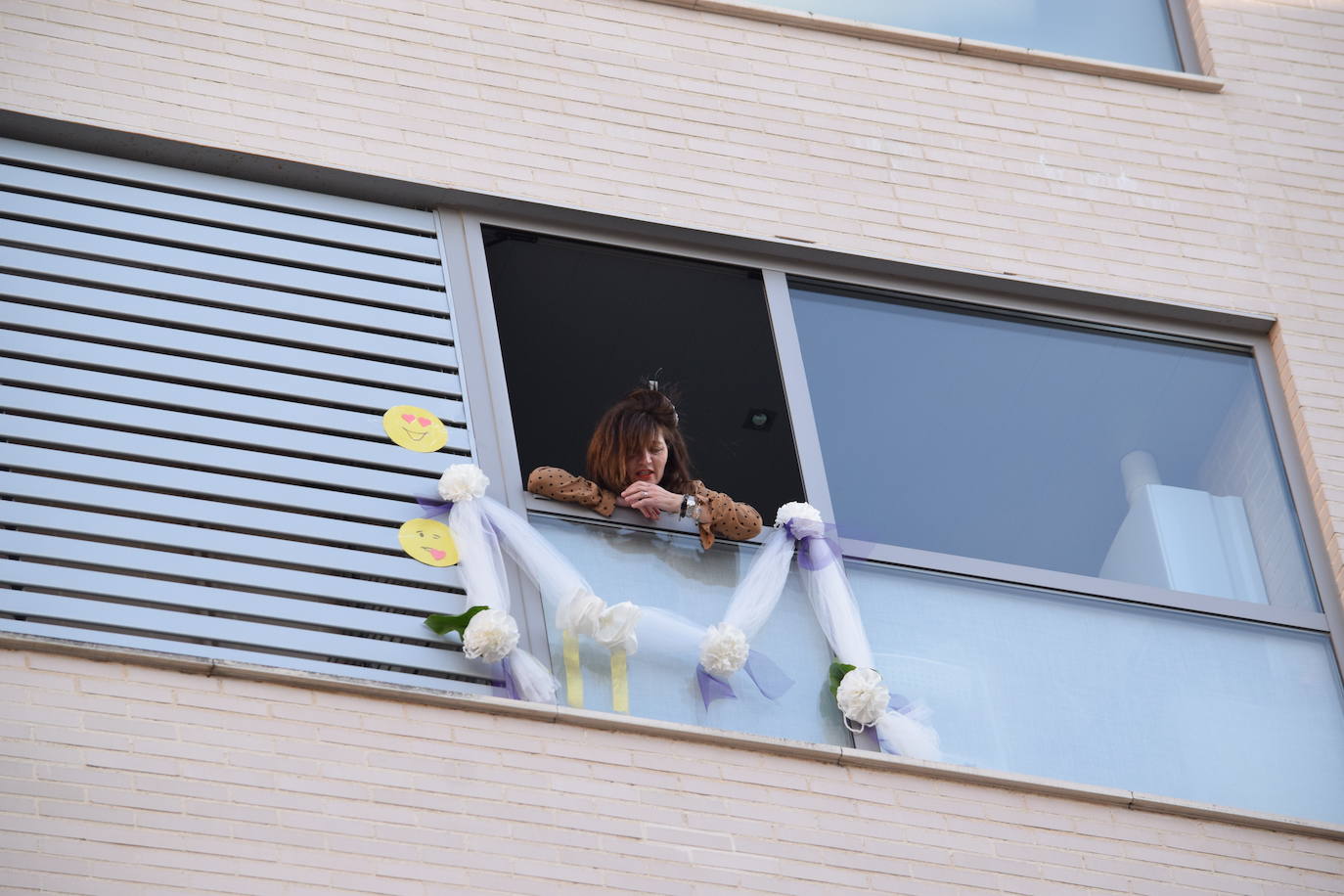 Los ciudadanos no faltan a su cita en los balcones, esta vez con un evento muy especial en urbanización electra