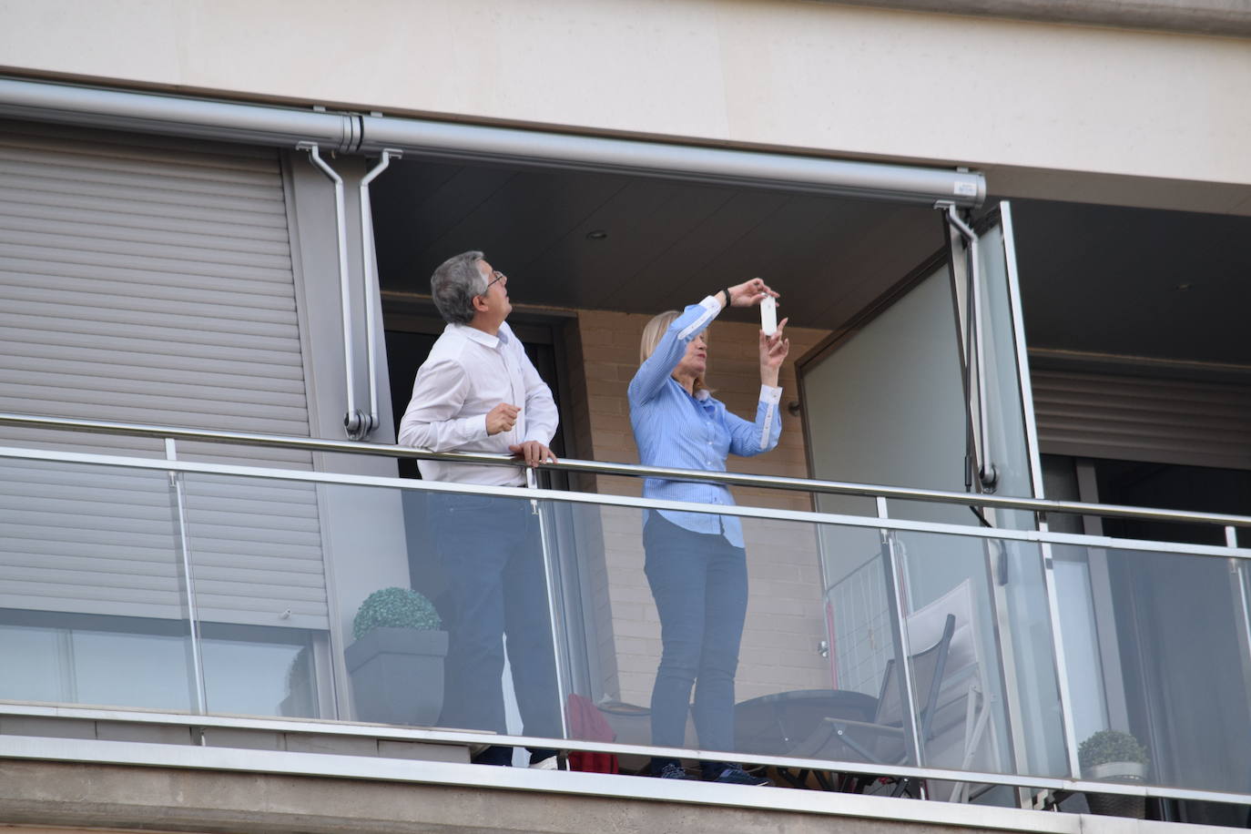 Los ciudadanos no faltan a su cita en los balcones, esta vez con un evento muy especial en urbanización electra