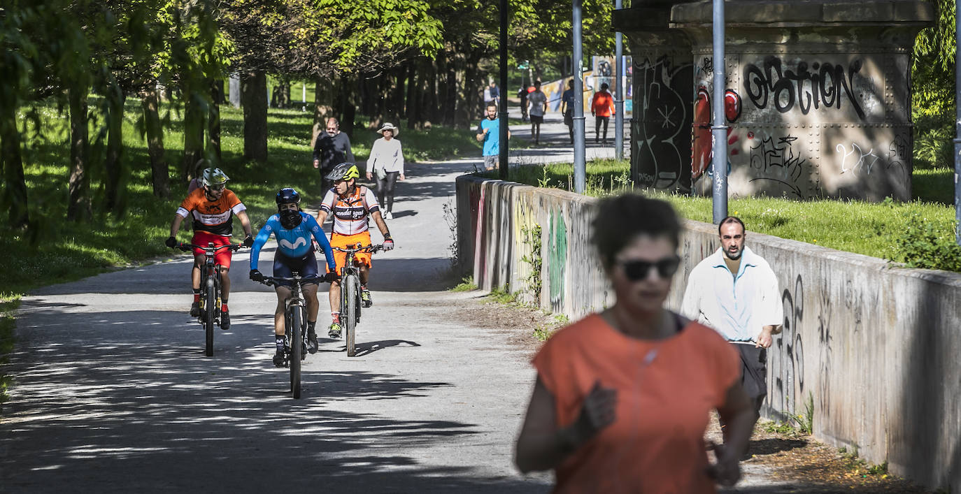 Fotos: Logroño sale a la calle a pasear y a hacer deporte