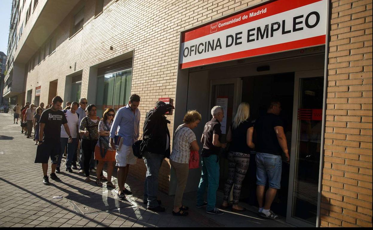 Oficina de paro en Madrid. 