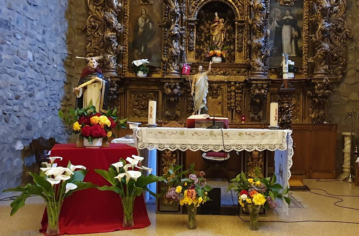 La semana pasada Rincón de Olivedo celebró San Pedro Mártir de Verona. El programa incluyó misa por Facebook, disfraces, gincana, ronda, almuerzo y 'pobre de mí' en los balcones.