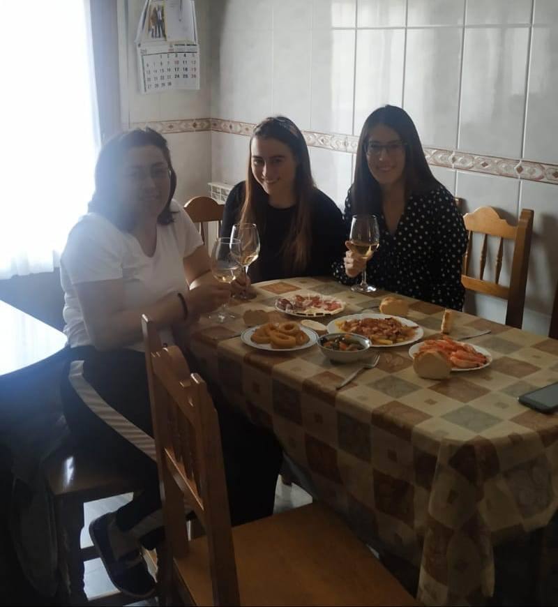 La semana pasada Rincón de Olivedo celebró San Pedro Mártir de Verona. El programa incluyó misa por Facebook, disfraces, gincana, ronda, almuerzo y 'pobre de mí' en los balcones.