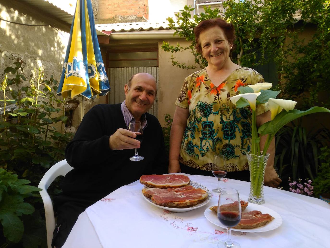 La semana pasada Rincón de Olivedo celebró San Pedro Mártir de Verona. El programa incluyó misa por Facebook, disfraces, gincana, ronda, almuerzo y 'pobre de mí' en los balcones.