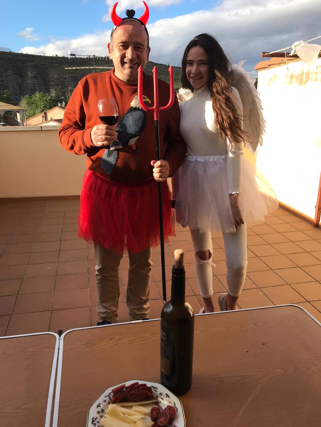 La semana pasada Rincón de Olivedo celebró San Pedro Mártir de Verona. El programa incluyó misa por Facebook, disfraces, gincana, ronda, almuerzo y 'pobre de mí' en los balcones.