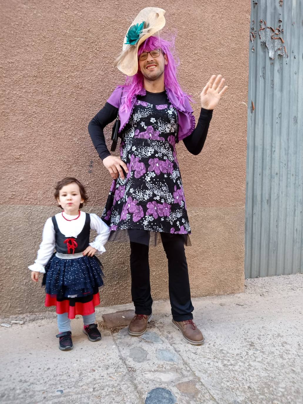 La semana pasada Rincón de Olivedo celebró San Pedro Mártir de Verona. El programa incluyó misa por Facebook, disfraces, gincana, ronda, almuerzo y 'pobre de mí' en los balcones.