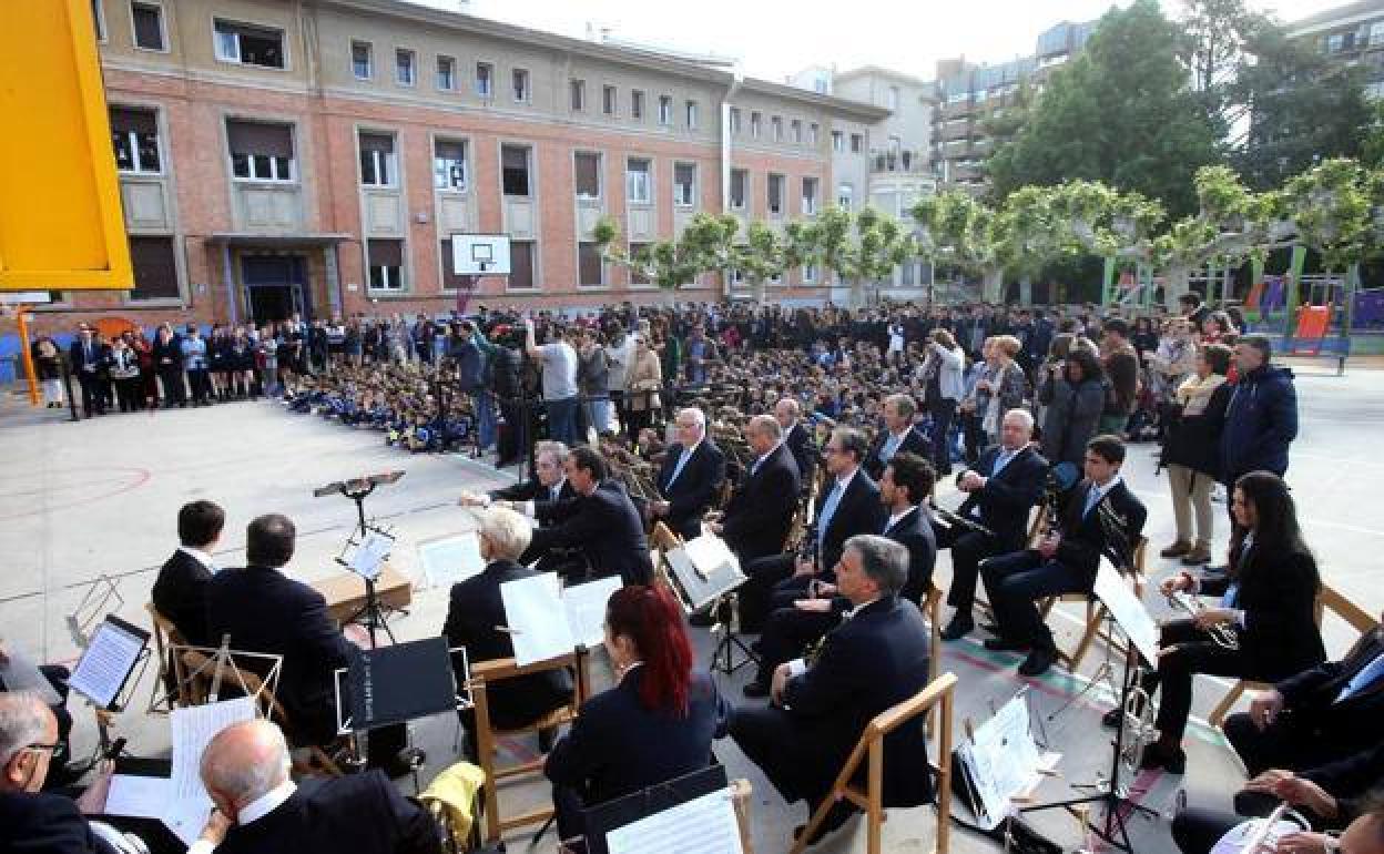 Acto de entrega de la Estrella de Europa 2019 al colegio Escolapias.