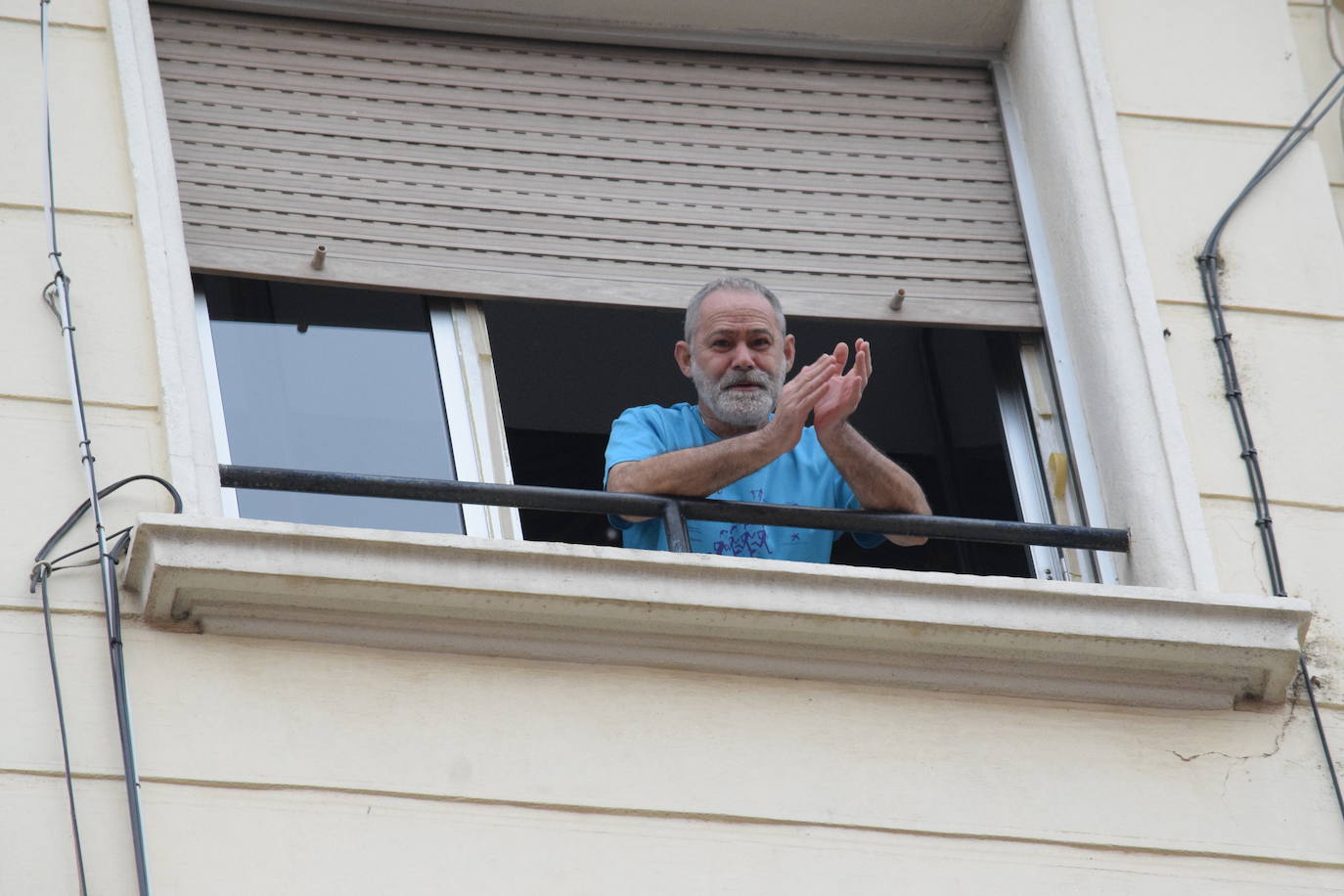 Vecinos de Logroño han vuelto a salir este jueves a sus ventanas y balcones.