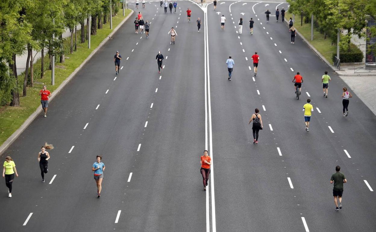 Corredores por las calles de Madrid este sábado.