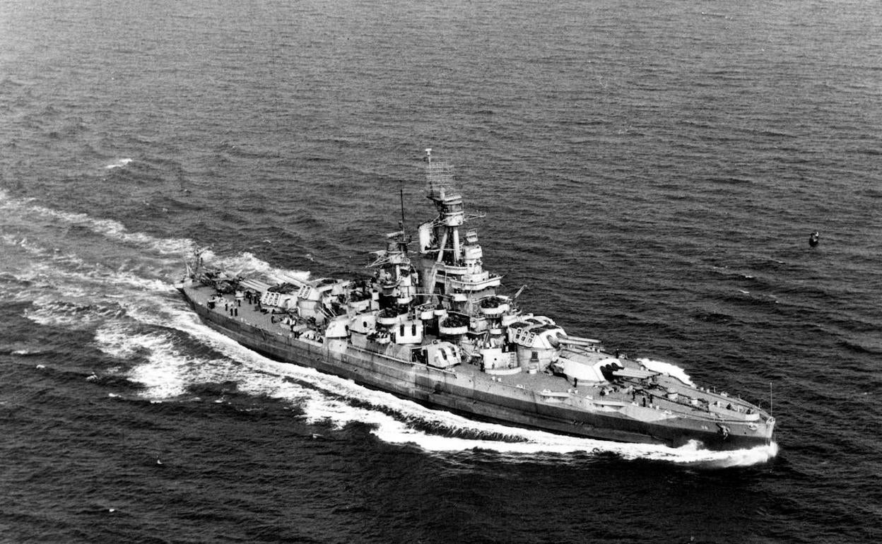 El USS Nevada, fotografiado en septiembre de 1944.