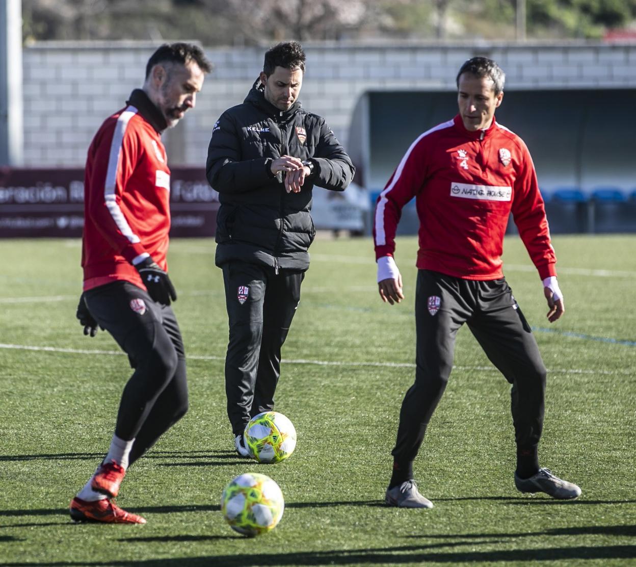 Miguel Martínez (izq.), Sergio Rodríguez y César Caneda, durante un entrenamiento de la UDL. 