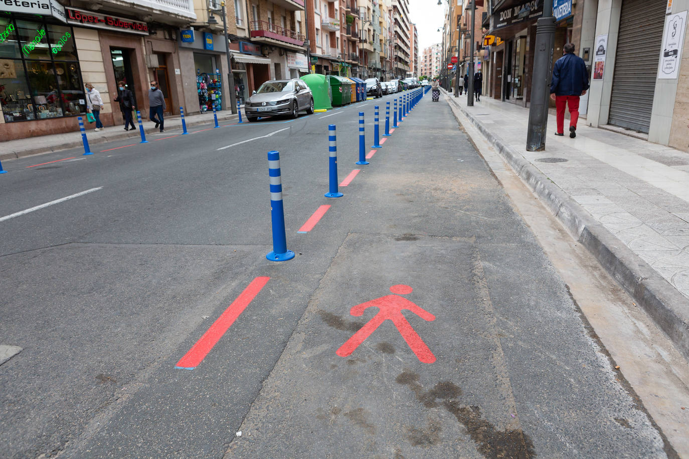 La ciudad de Logroño amplía sus aceras para desplazarse de forma segura durante la crisis pero con visos de permanencia