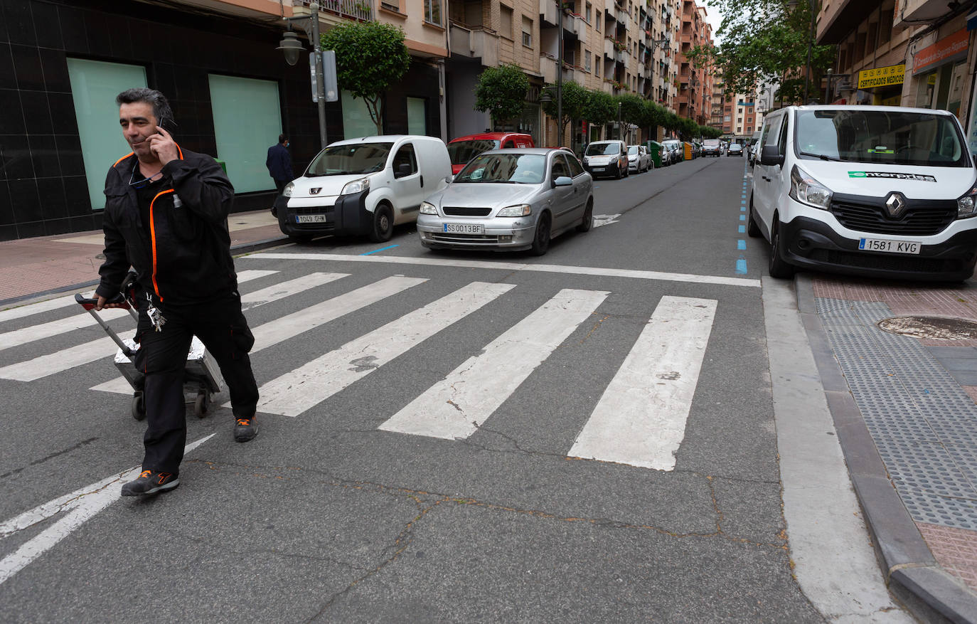 La ciudad de Logroño amplía sus aceras para desplazarse de forma segura durante la crisis pero con visos de permanencia