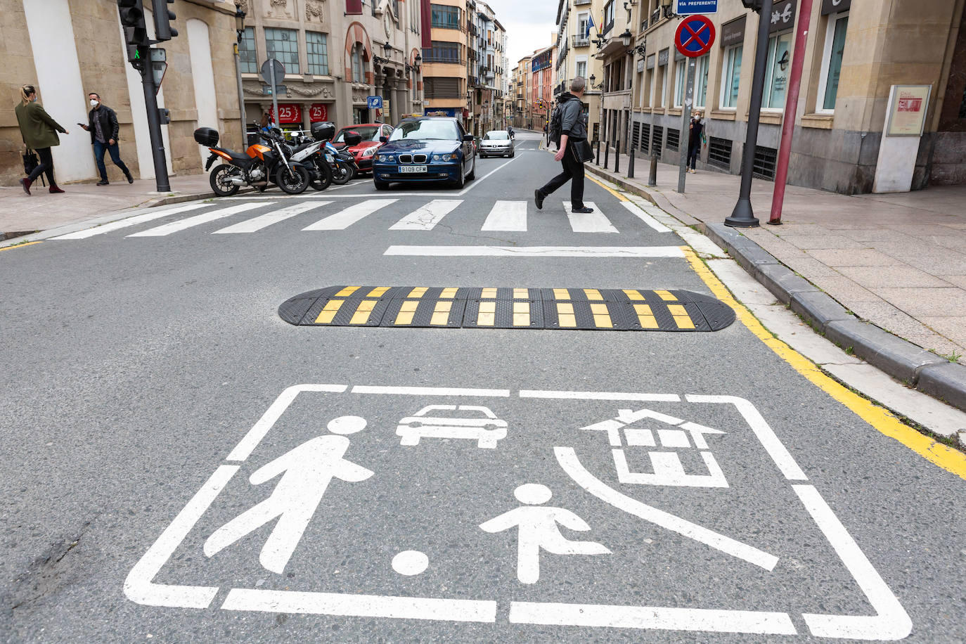 La ciudad de Logroño amplía sus aceras para desplazarse de forma segura durante la crisis pero con visos de permanencia