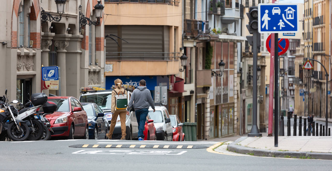 La ciudad de Logroño amplía sus aceras para desplazarse de forma segura durante la crisis pero con visos de permanencia
