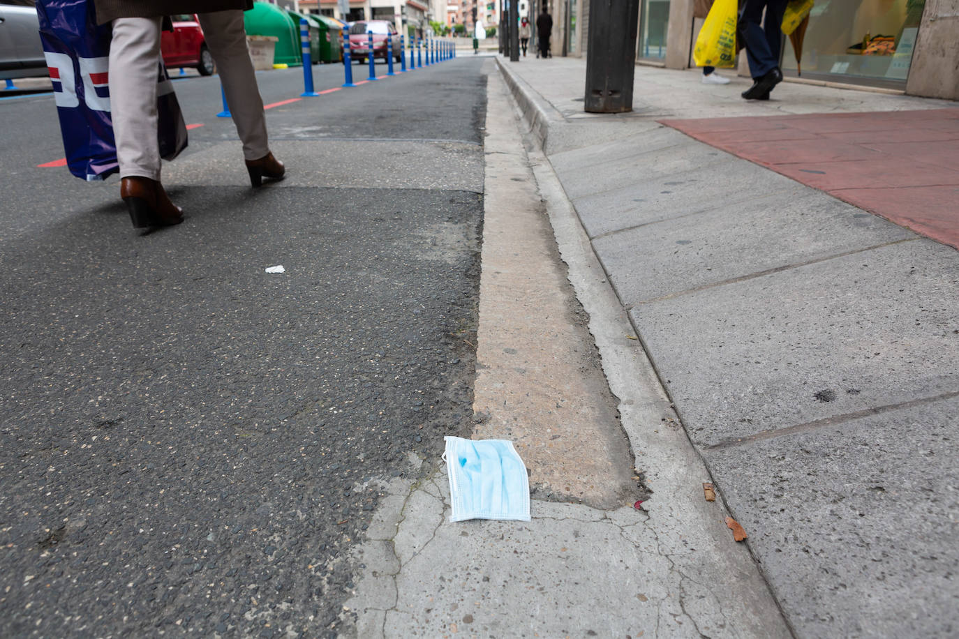 La ciudad de Logroño amplía sus aceras para desplazarse de forma segura durante la crisis pero con visos de permanencia