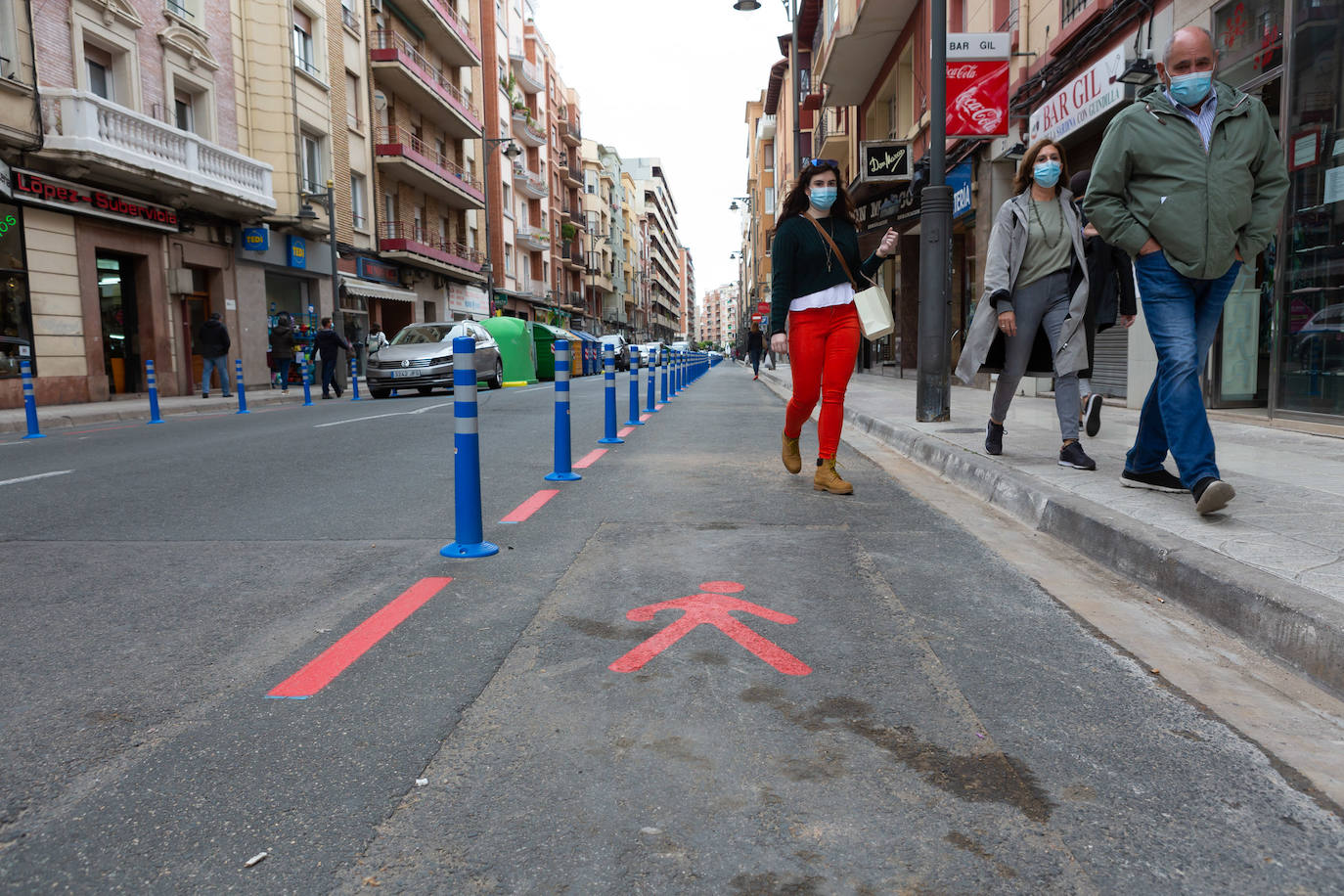 La ciudad de Logroño amplía sus aceras para desplazarse de forma segura durante la crisis pero con visos de permanencia
