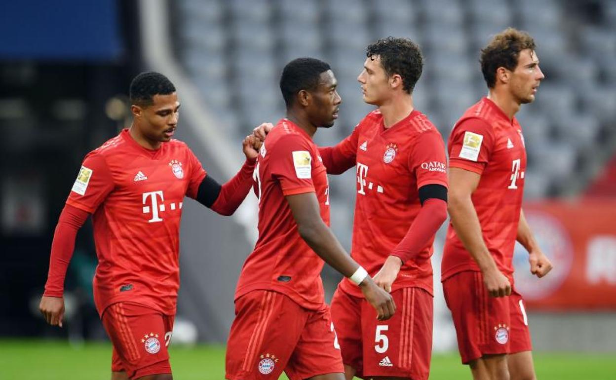 Los jugadores del Bayern celebran uno de los goles ante el Eintracht. 