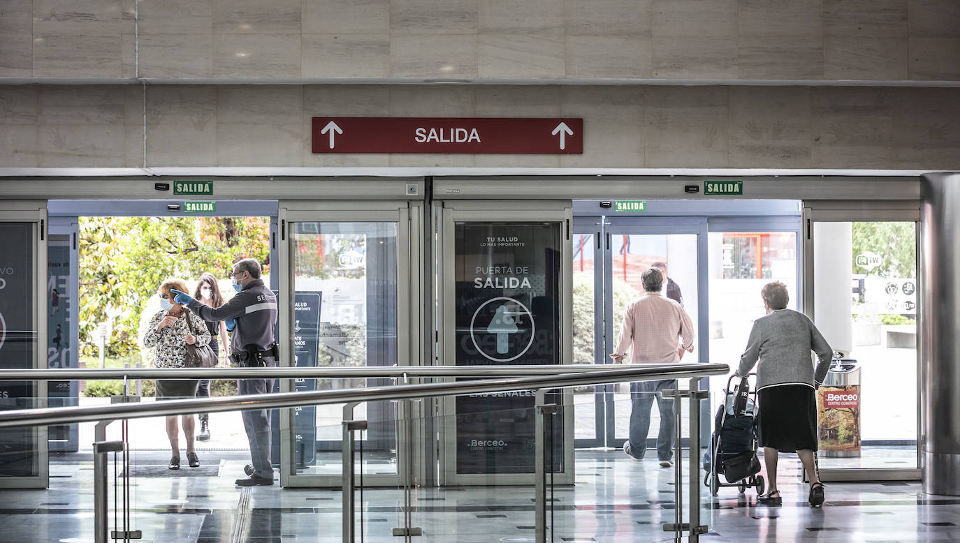 La Rioja ha entrado este lunes en fase 2 y Logroño ha vivido más movimiento en sus bares, bibliotecas, restaurantes y centros comerciales.