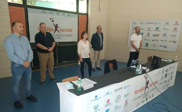 Los representantes de la Plataforma por la Libertad de la Enseñanza en La Rioja. 