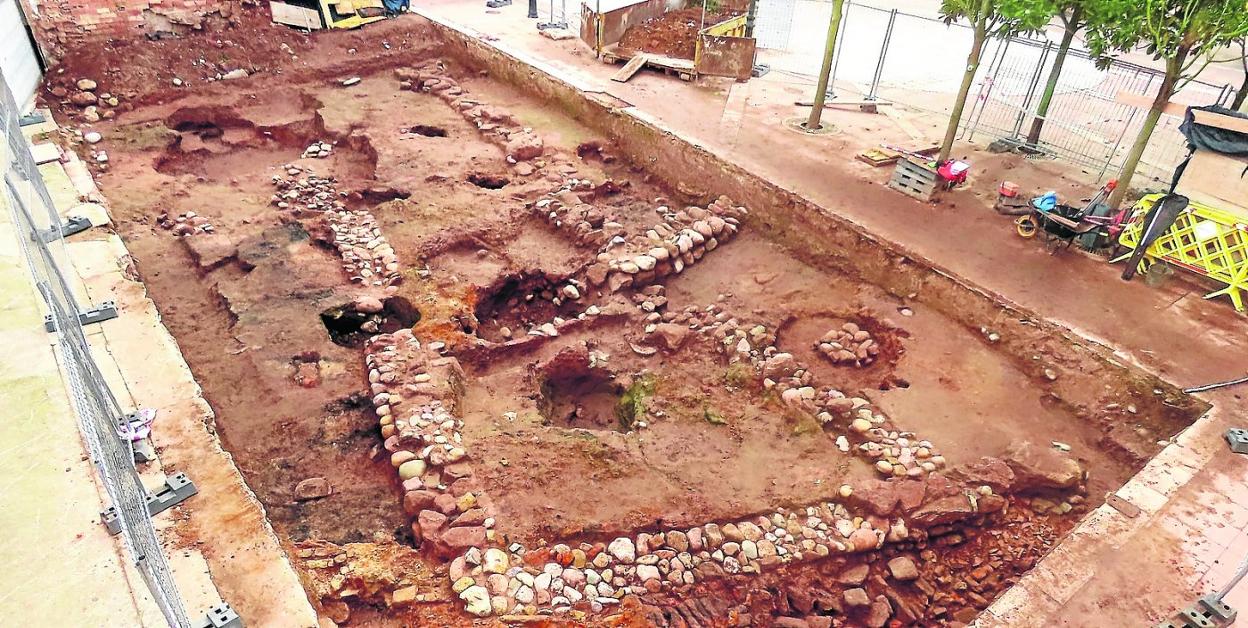 Así ha quedado la planta del edificio tras los primeros trabajos de excavación, llevados a cabo por Teresa Angulo y Fernando Porres. 