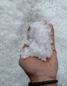 Imagen secundaria 2 - Impresionante granizada en San Román