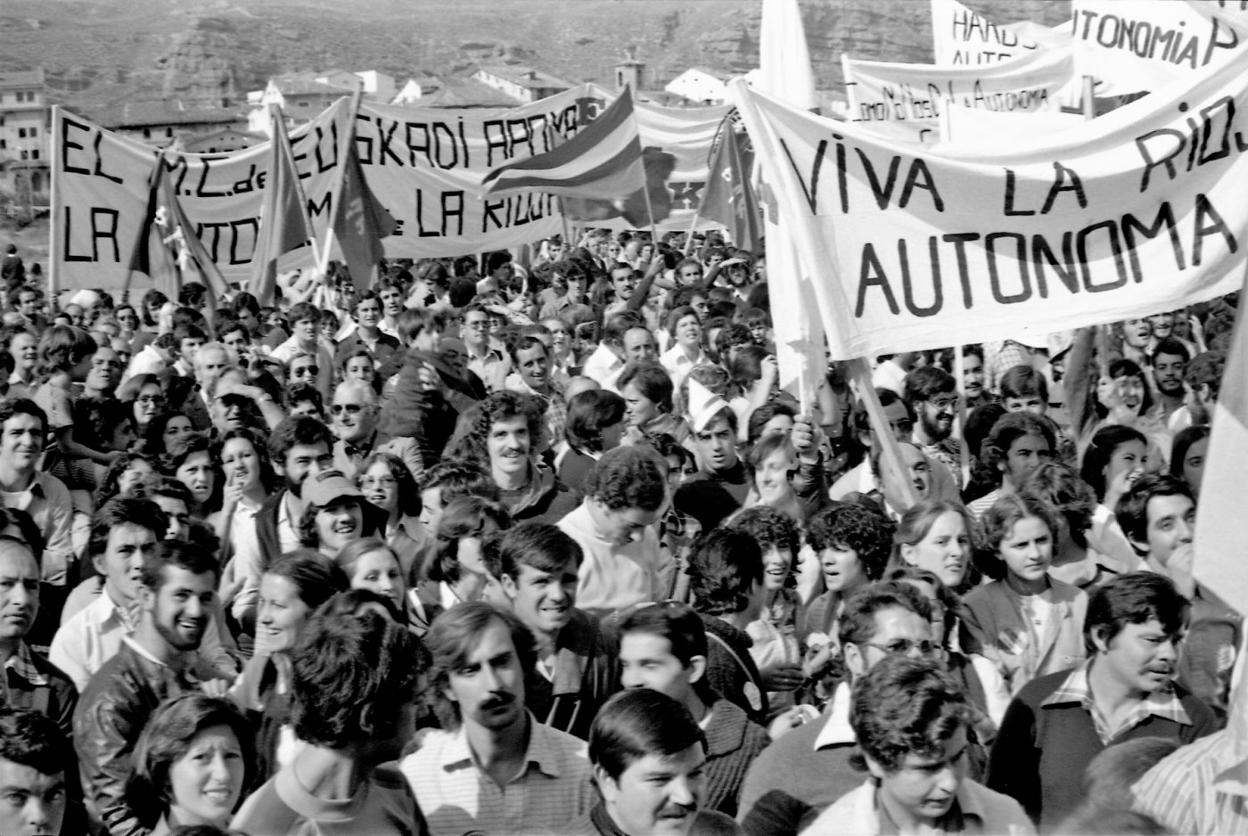 La ciudad de Nájera acogió a muchos miles de riojanos en una fiesta muy reivindicativa. 