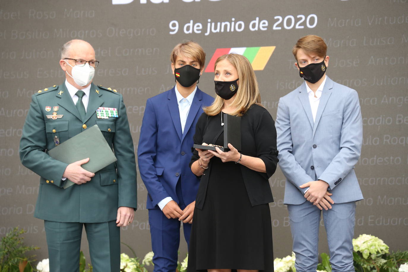 El recientemente fallecido teniente coronel Jesús Gayoso y el colectivo de profesionales sanitarios y sociosanitarios de la región han sido los distinguidos en este Día de La Rioja que ha estado marcado por la lucha contra el Covid-19