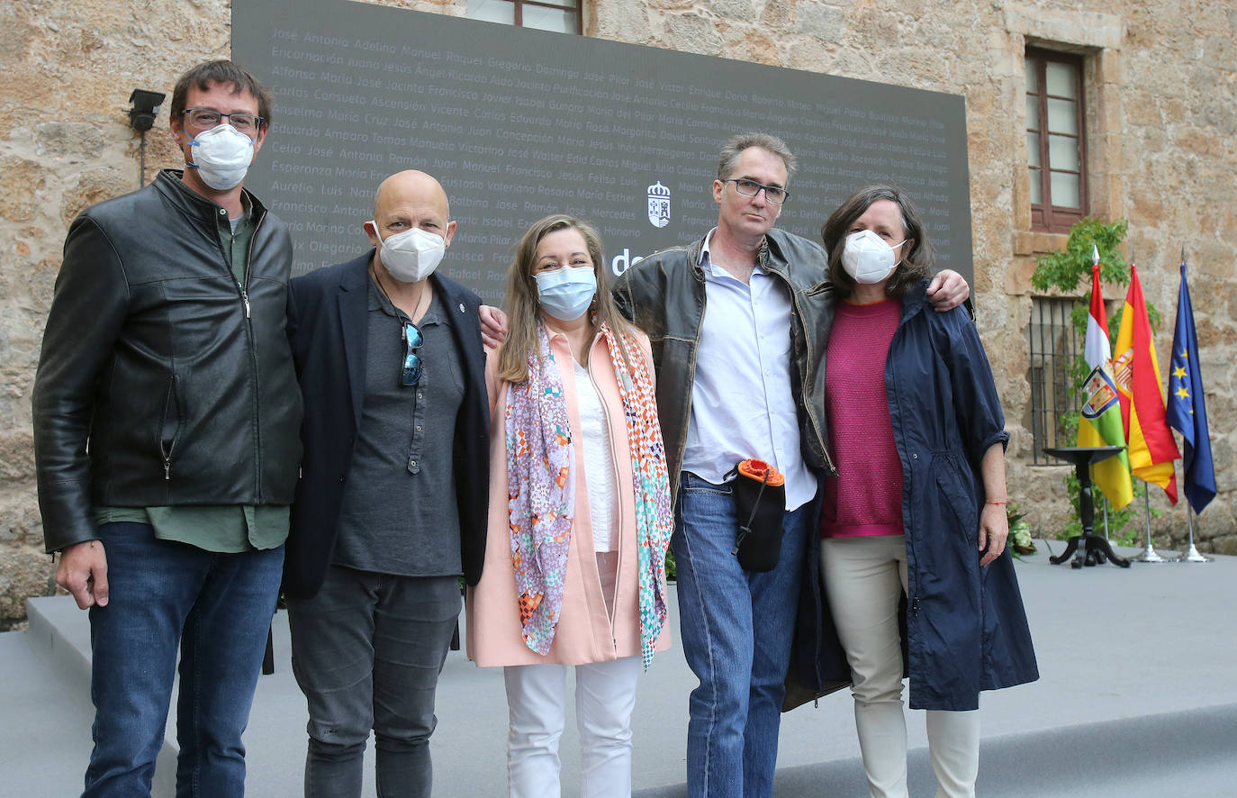 El recientemente fallecido teniente coronel Jesús Gayoso y el colectivo de profesionales sanitarios y sociosanitarios de la región han sido los distinguidos en este Día de La Rioja que ha estado marcado por la lucha contra el Covid-19