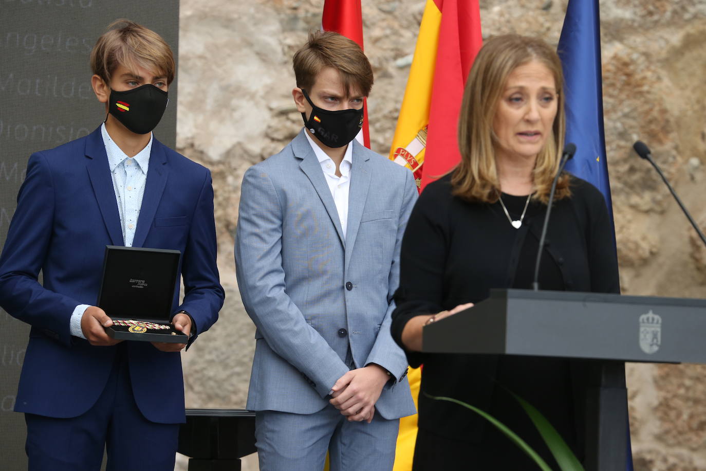 El recientemente fallecido teniente coronel Jesús Gayoso y el colectivo de profesionales sanitarios y sociosanitarios de la región han sido los distinguidos en este Día de La Rioja que ha estado marcado por la lucha contra el Covid-19