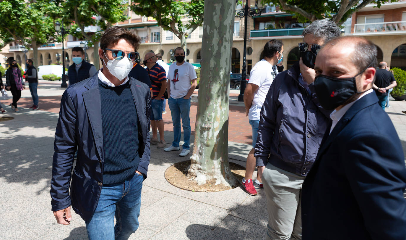 Diego Urdiales ha encabezado el 'paseo' taurino por El Espolón