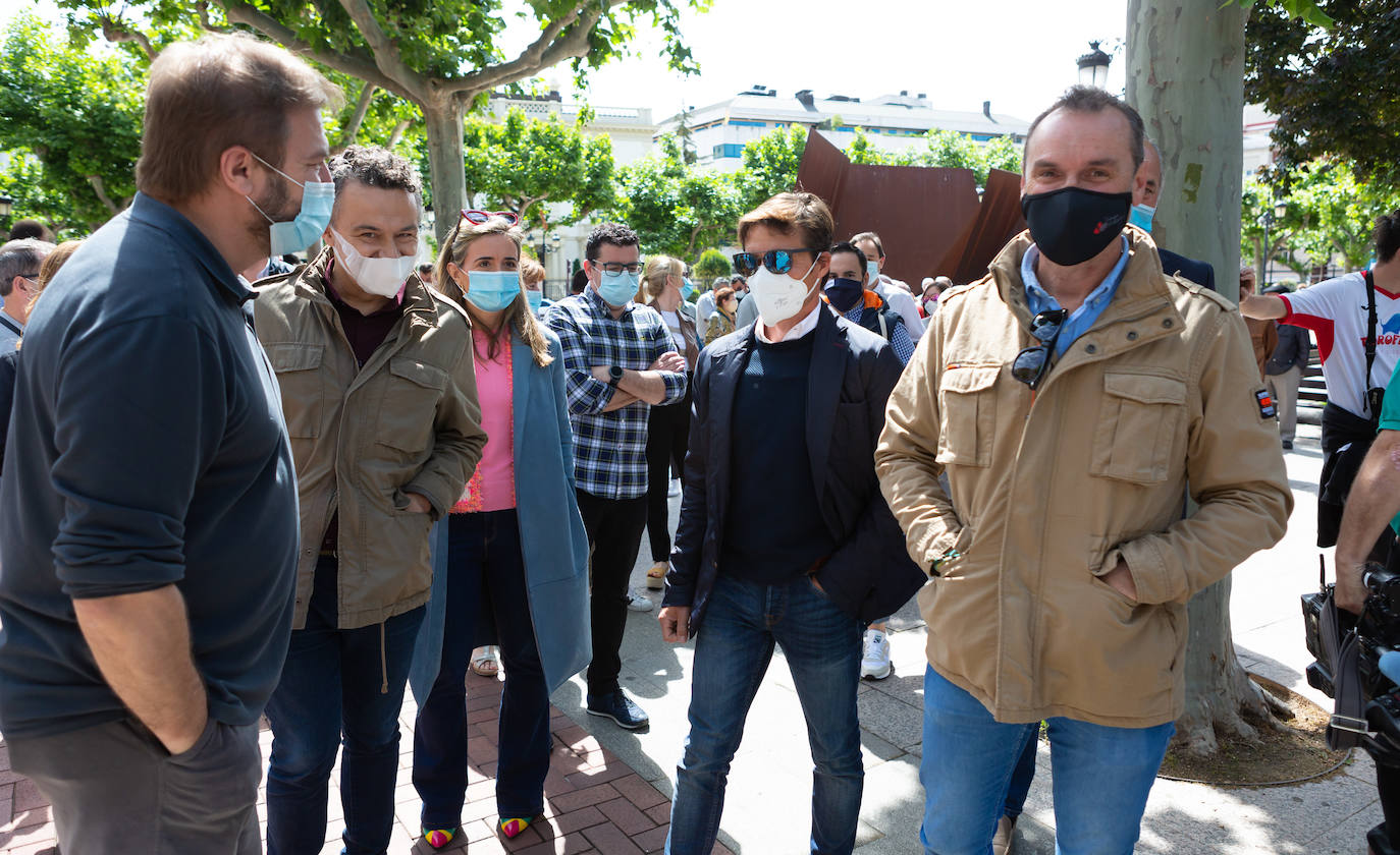 Diego Urdiales ha encabezado el 'paseo' taurino por El Espolón