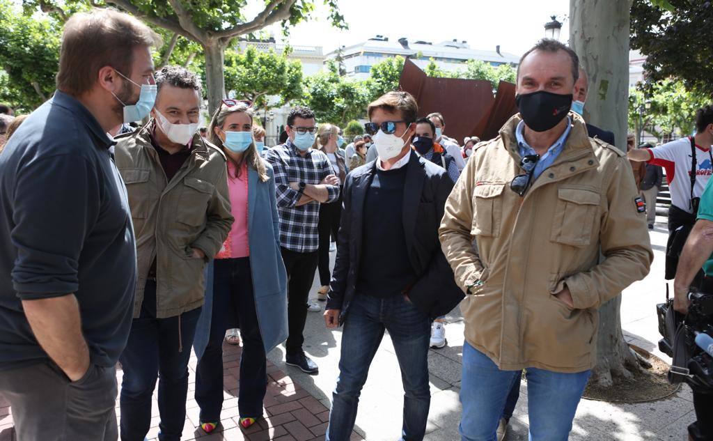 Diego Urdiales ha encabezado el 'paseo' taurino por El Espolón