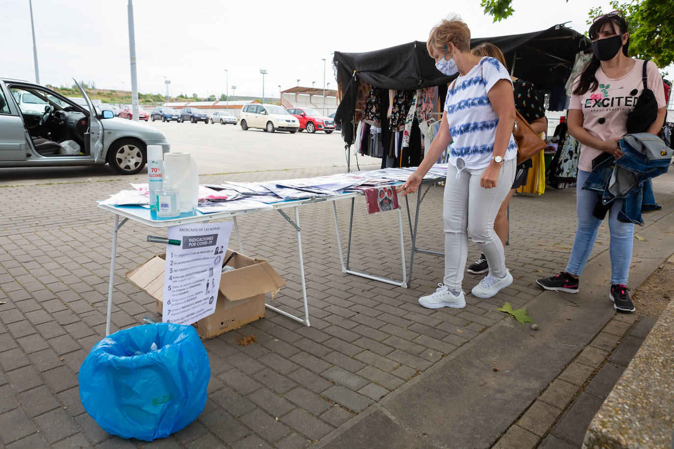 Las medidas de seguridad han sido la principal novedad de la apertura del popular mercado logroñés