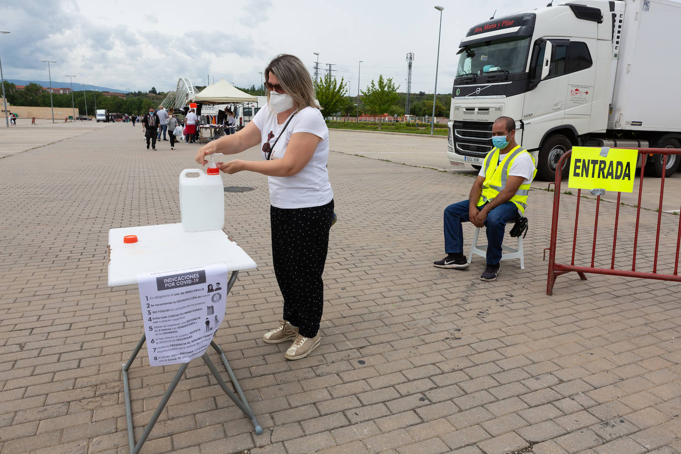 Las medidas de seguridad han sido la principal novedad de la apertura del popular mercado logroñés