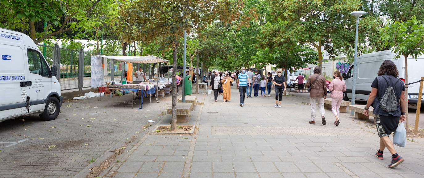 Las medidas de seguridad han sido la principal novedad de la apertura del popular mercado logroñés