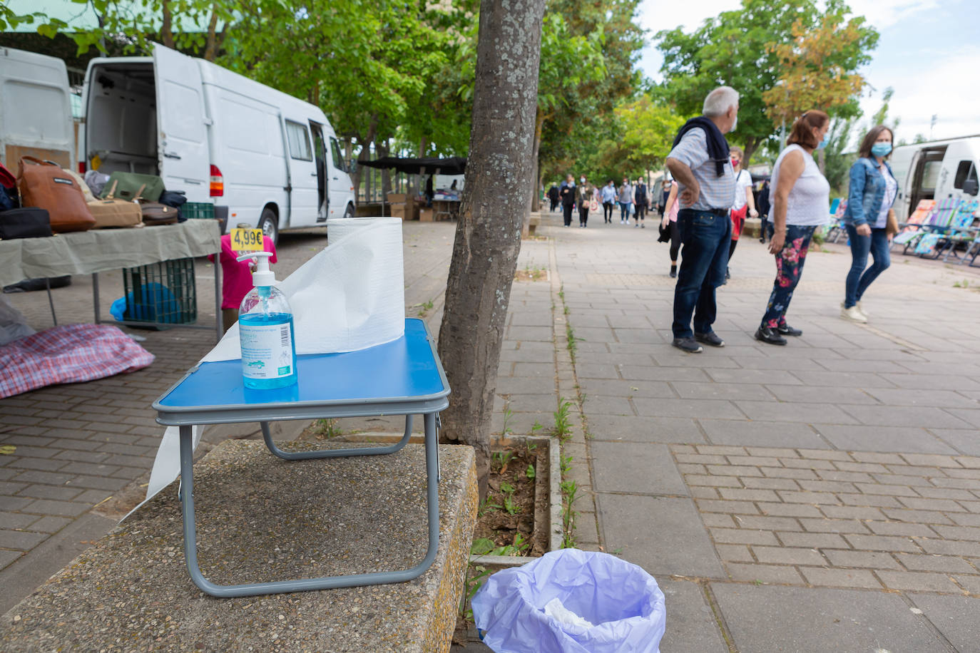 Las medidas de seguridad han sido la principal novedad de la apertura del popular mercado logroñés