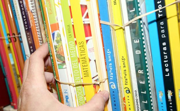 Educación aplaza la gratuidad de los libros de texto para los cursos de 1º y 3º de la ESO