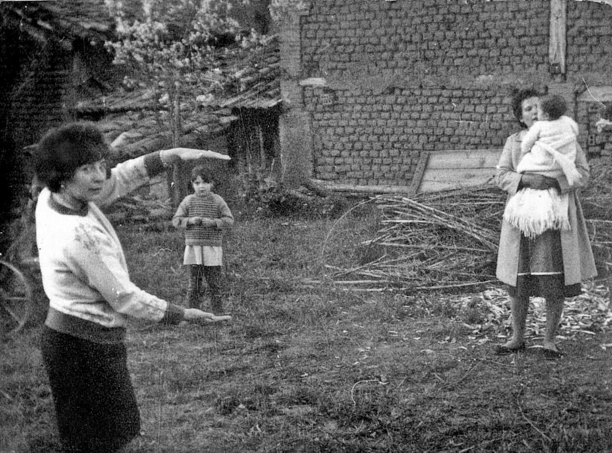 La Retina: retrato familiar de cuatro mujeres en Bezares en 1965