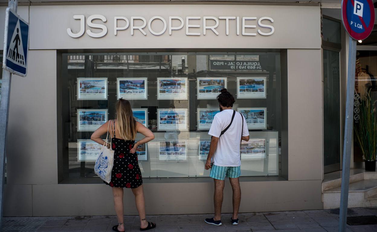 Fachada de una inmobiliaria en Mallorca.