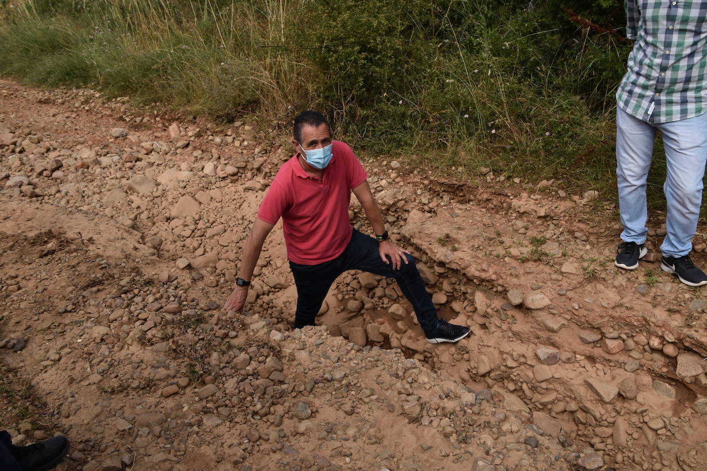 La consejera Eva Hita acudió este lunes a las zonas afectadas para comprobar los destrozos las infraestructuras de Ocón