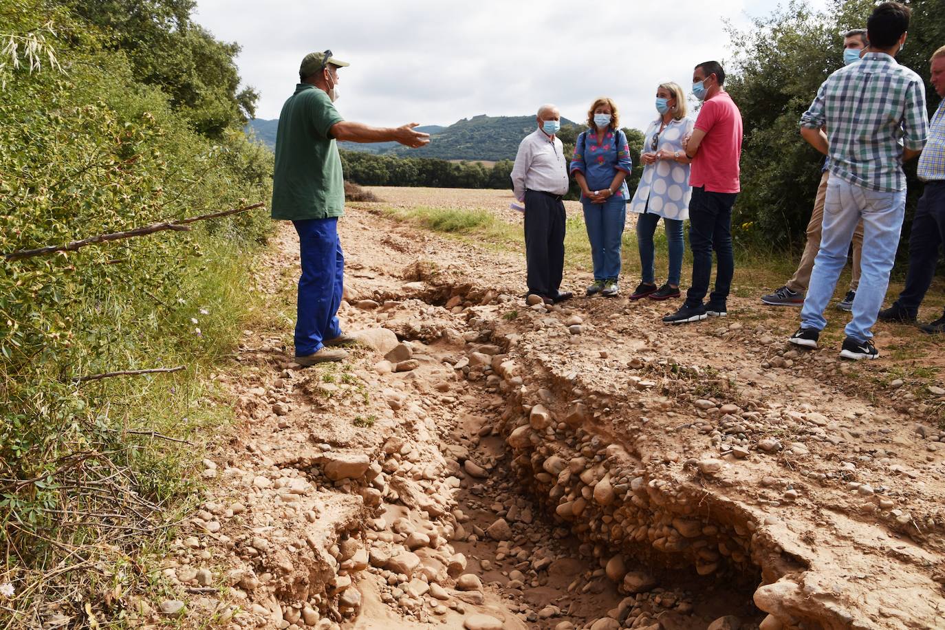 La consejera Eva Hita acudió este lunes a las zonas afectadas para comprobar los destrozos las infraestructuras de Ocón