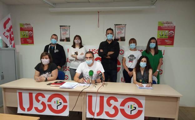 Miembros del comité de empresa de Tuc Tuc y el secretario de Acción Sindical de USO, durante la rueda de prensa que ofrecieron.