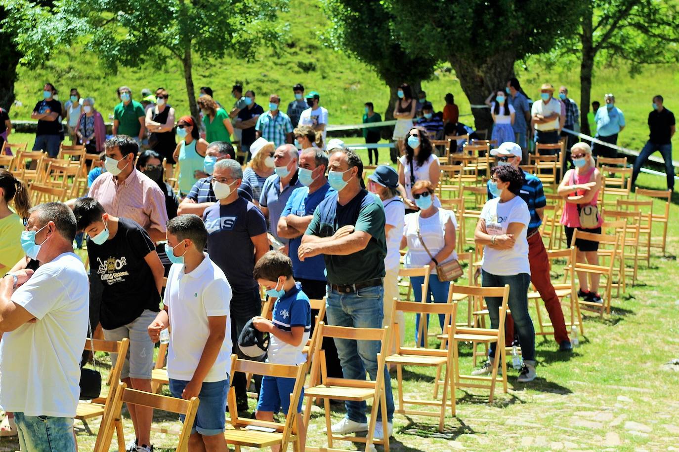 Cerca de 400 personas asisten a la celebración de la romería del primer domingo de julio en la Ermita de la Virgen de Lomos de Orios en Villoslada de Cameros