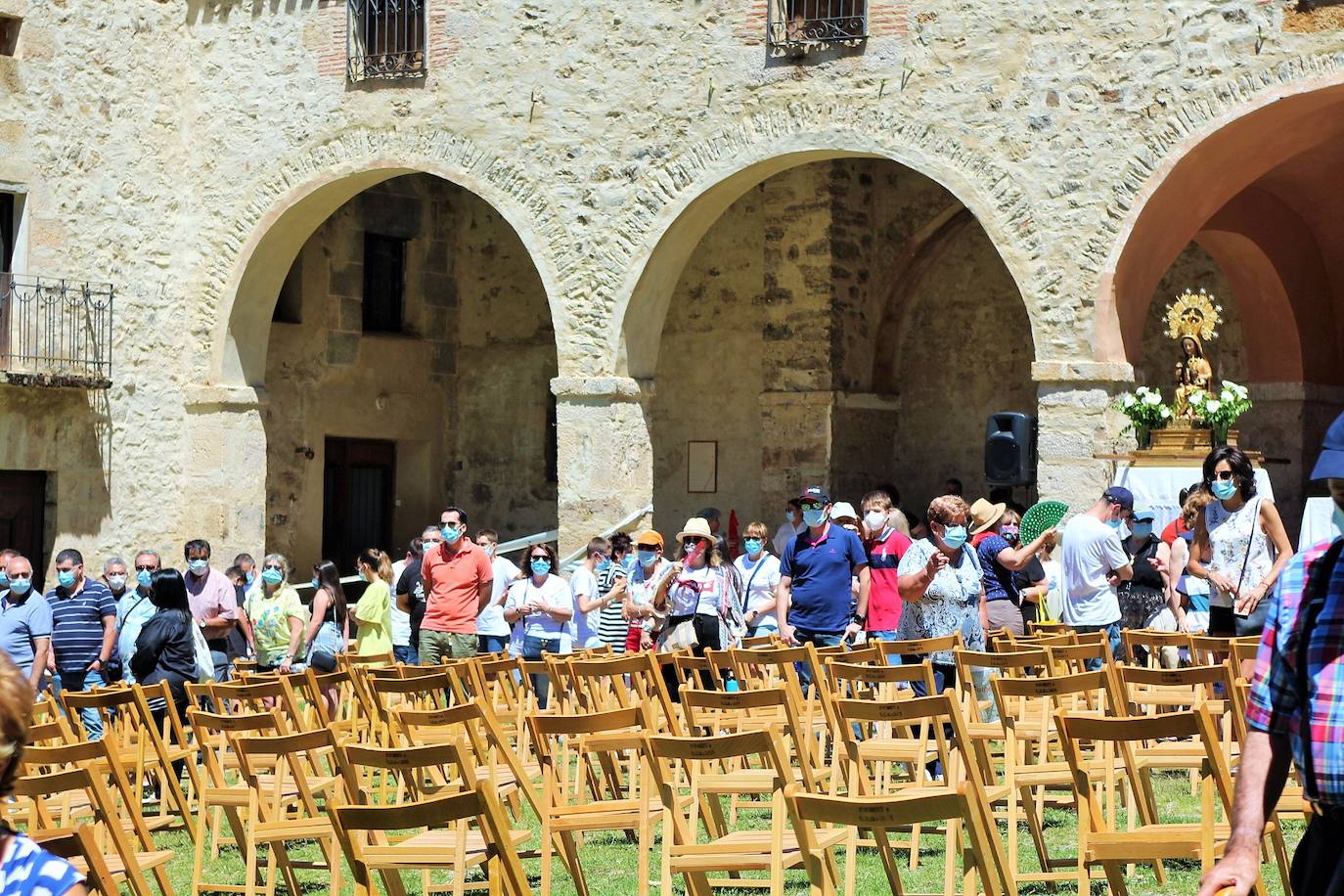 Cerca de 400 personas asisten a la celebración de la romería del primer domingo de julio en la Ermita de la Virgen de Lomos de Orios en Villoslada de Cameros